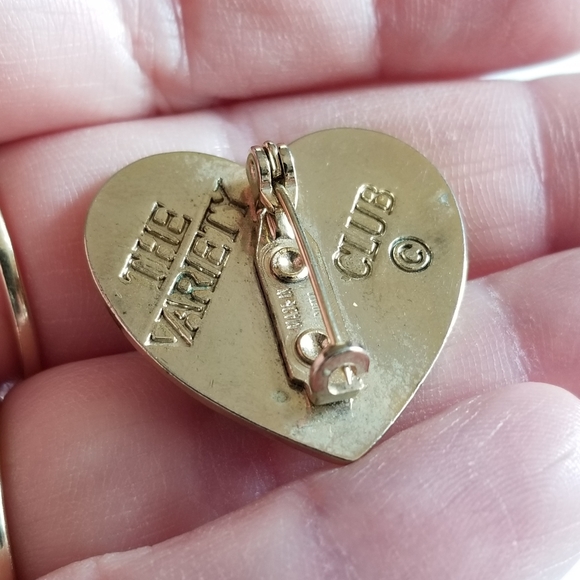 Vintage Variety Club heart brooch pin gold tone shooting star - Picture 10 of 10
